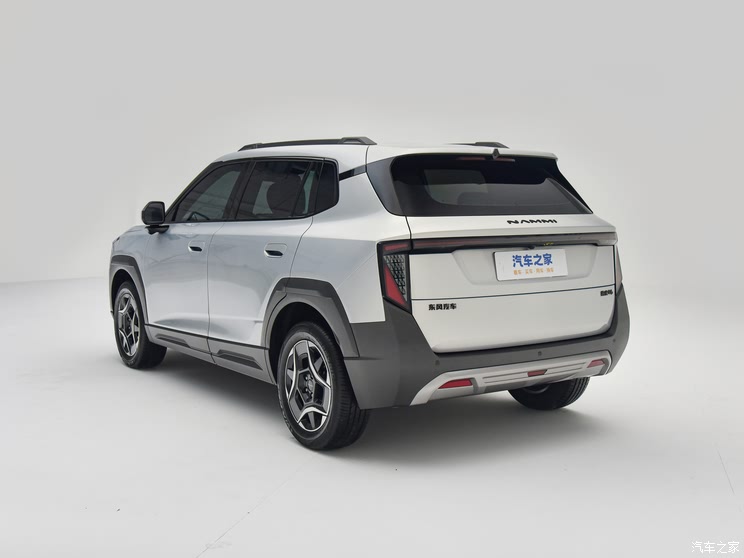 同级独有“天地门”设计 限时先享价7.99万起 东风纳米06正式上市