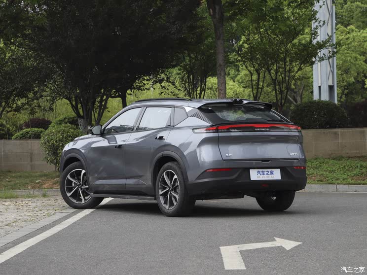 限时先享价售10.88万 神龙汽车全新品牌首款车型示界06正式上市