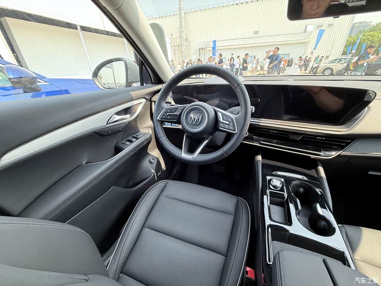 别克举办昂科威家族180万辆&君越130万辆下线仪式!