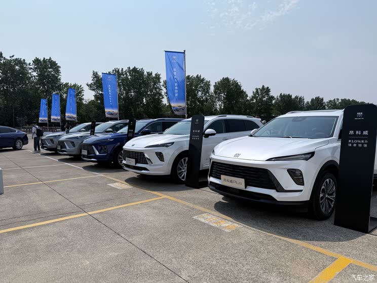 别克举办昂科威家族180万辆&君越130万辆下线仪式!