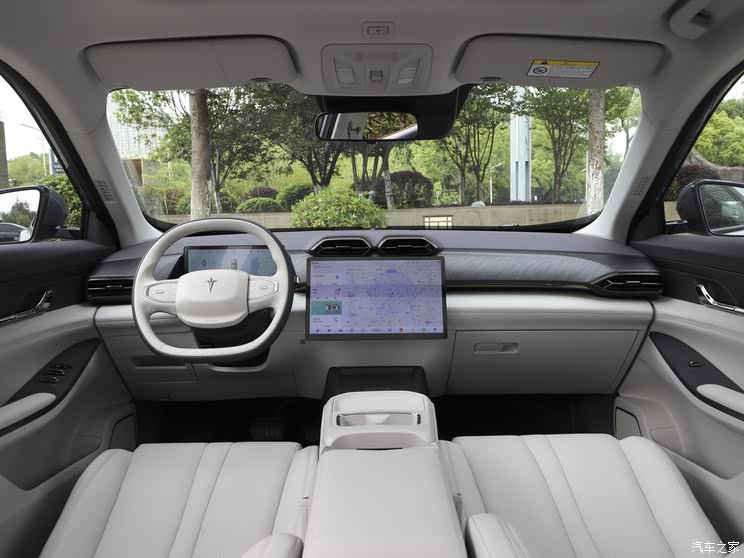 限时先享价售10.88万 神龙汽车全新品牌首款车型示界06正式上市