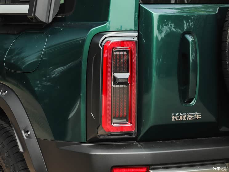 哈弗猛龙燃油版上市 换新价13.69万起 2.0T+9DCT带差速锁的方盒子