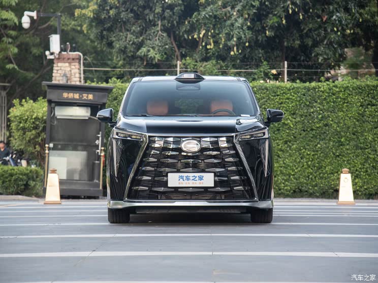 传祺向往M8乾��系列售35.99万起 配华为鸿蒙座舱+乾��智驾ADS 3.0