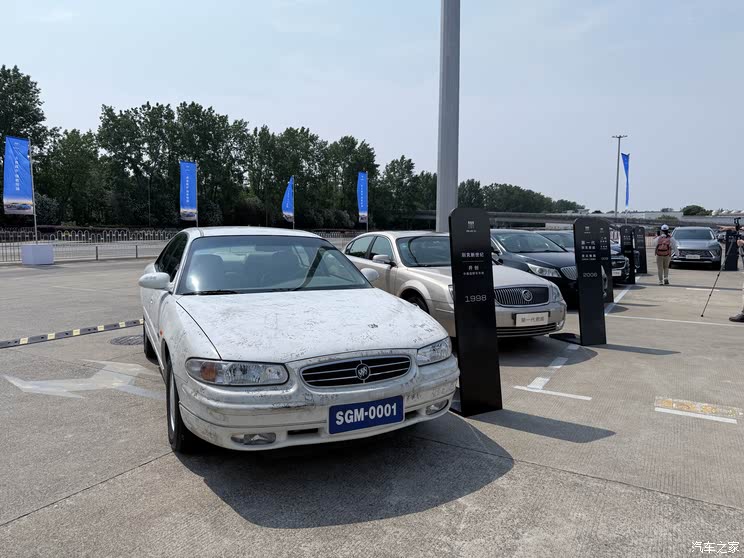 别克举办昂科威家族180万辆&君越130万辆下线仪式!