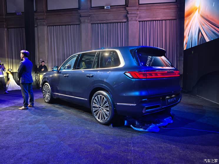 全新六座旗舰SUV 搭载千里浩瀚驾驶辅助 吉利银河M9全球首发