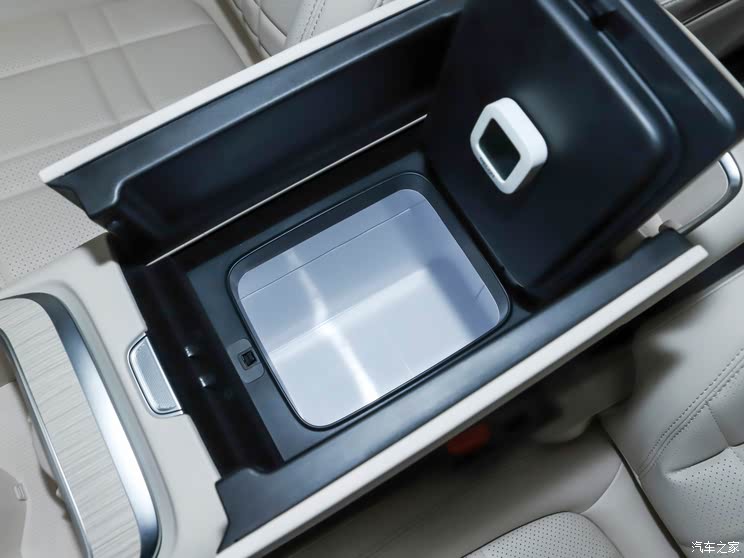 补贴后售价20.49-27.49万元 深蓝S09正式上市并开启交付