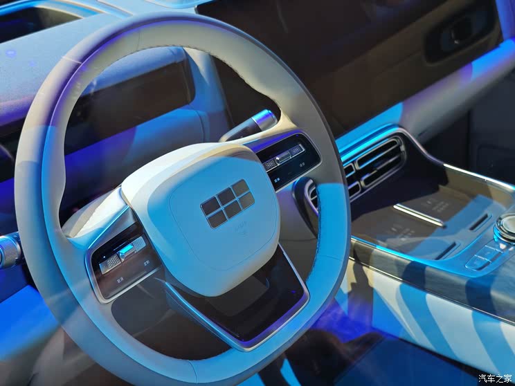 全新六座旗舰SUV 搭载千里浩瀚驾驶辅助 吉利银河M9全球首发