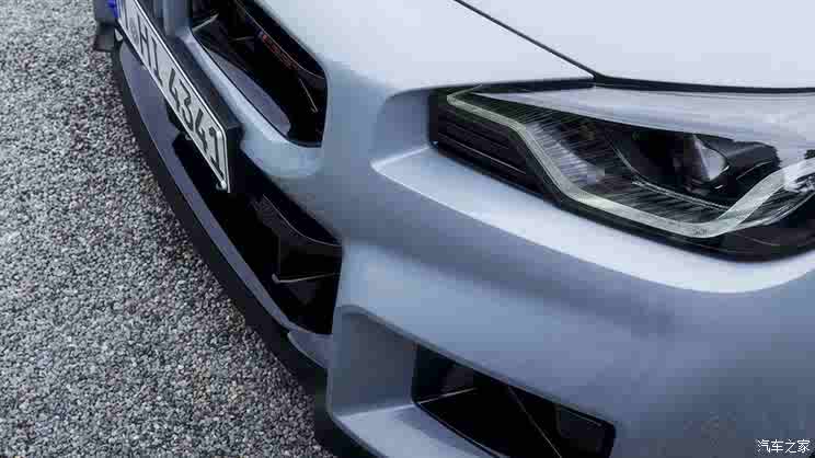 全车轻量化 动力超530马力!全新宝马M2 CS亮相意大利埃斯特