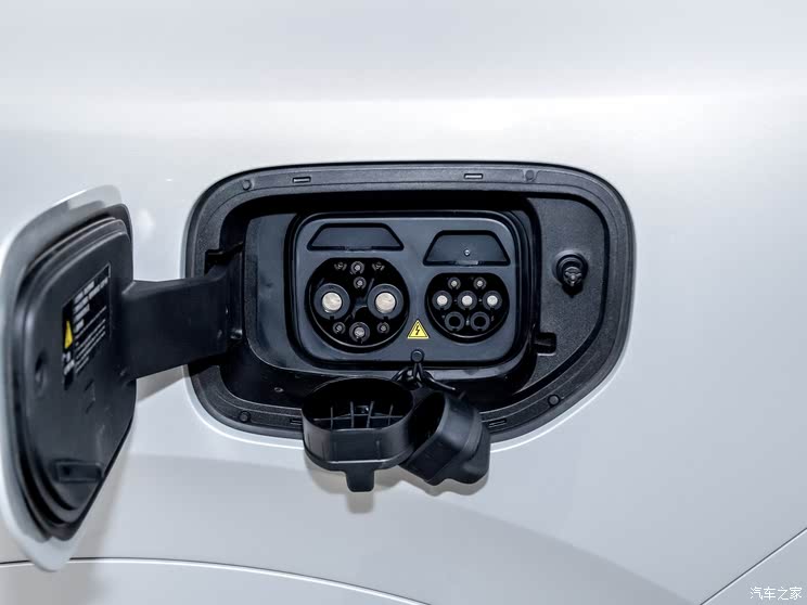 补贴后售价20.49-27.49万元 深蓝S09正式上市并开启交付