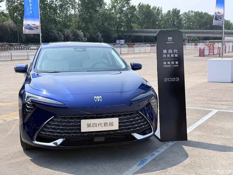 别克举办昂科威家族180万辆&君越130万辆下线仪式!