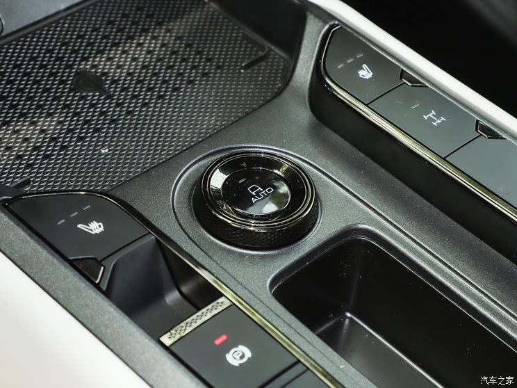 哈弗猛龙燃油版上市 换新价13.69万起 2.0T+9DCT带差速锁的方盒子