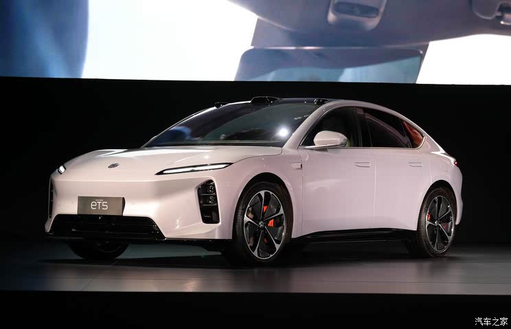 电池租赁方案售22.8万起 新款蔚来ET5/ET5T上市 到底新在哪里?