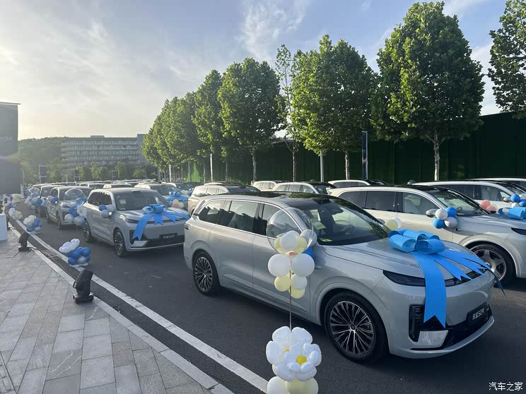 补贴后售价20.49-27.49万元 深蓝S09正式上市并开启交付