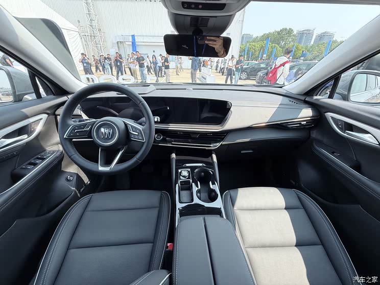 别克举办昂科威家族180万辆&君越130万辆下线仪式!