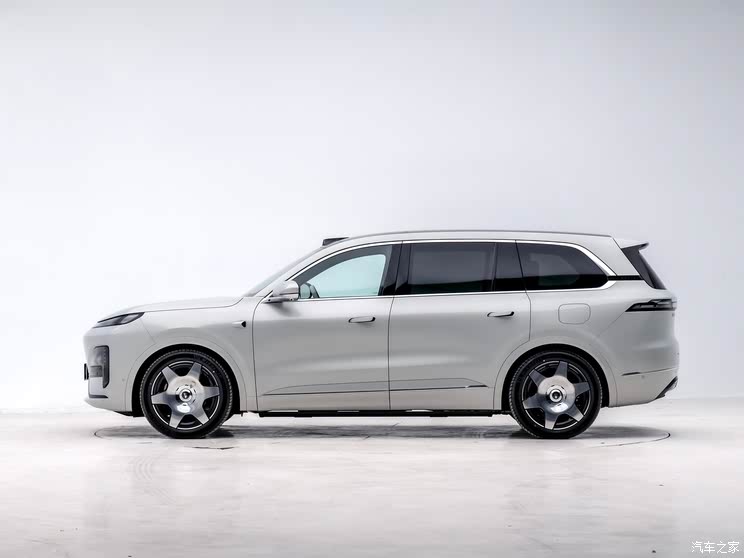 补贴后售价20.49-27.49万元 深蓝S09正式上市并开启交付