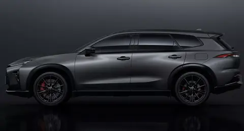 丰田制造了一款低调的旅行车皇冠Signia 这辆特别版仅限于日本销售