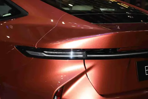 雷克萨斯ES降价7万,传统豪华车遇新能源冲击,全新设计能否翻身