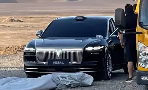 今年最敢整活的国产轿车来了，比尊界更尊？还有华为智驾加持