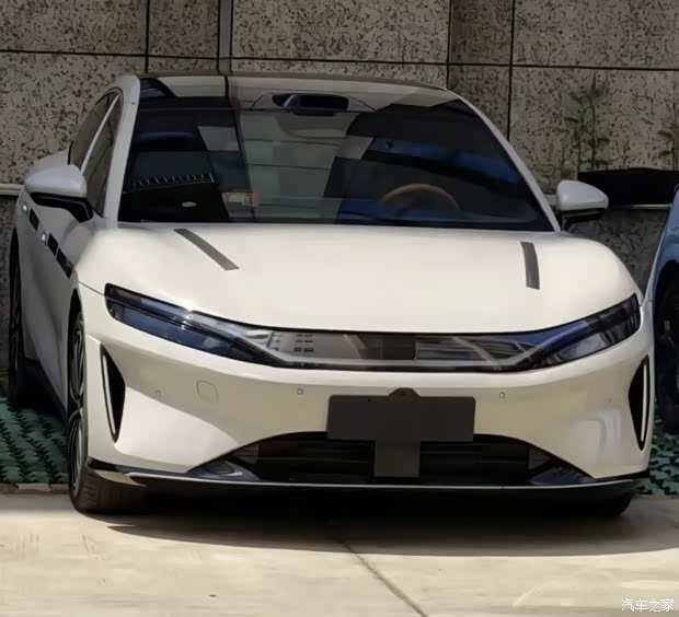 王朝网旗舰大型车 一眼高级感 比亚迪大汉实车曝光 插混+纯电